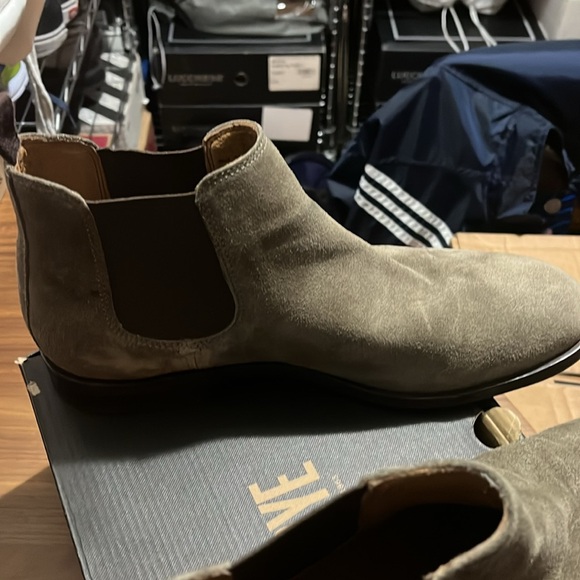 Grey Suede Frye Men Chelsea Boots. Size 9.5. With Box - Picture 10 of 12